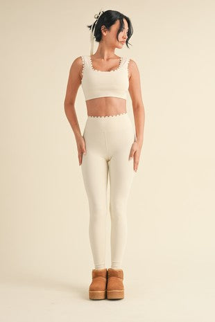 Scallop Edge Workout Set – Cream