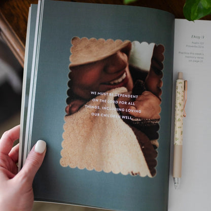 Grace in Chaos – Hope for the Hard Days of Motherhood